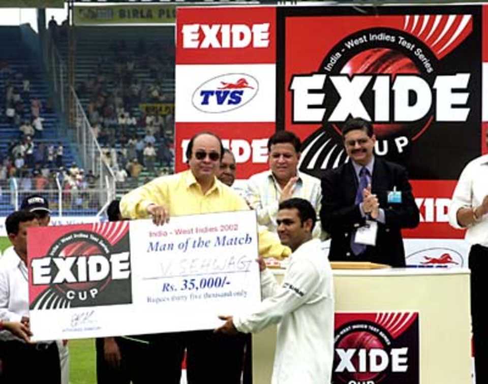 Virender Sehwag with the Man of the Match award