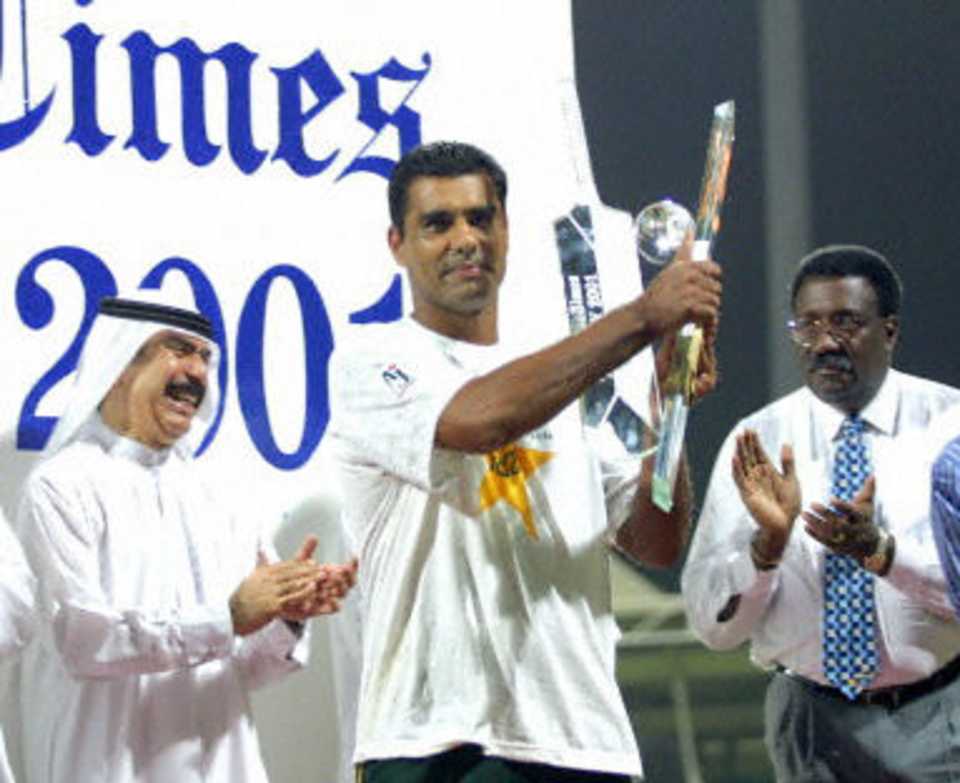 Pakistan skipper Waqar Younis lifts the trophy