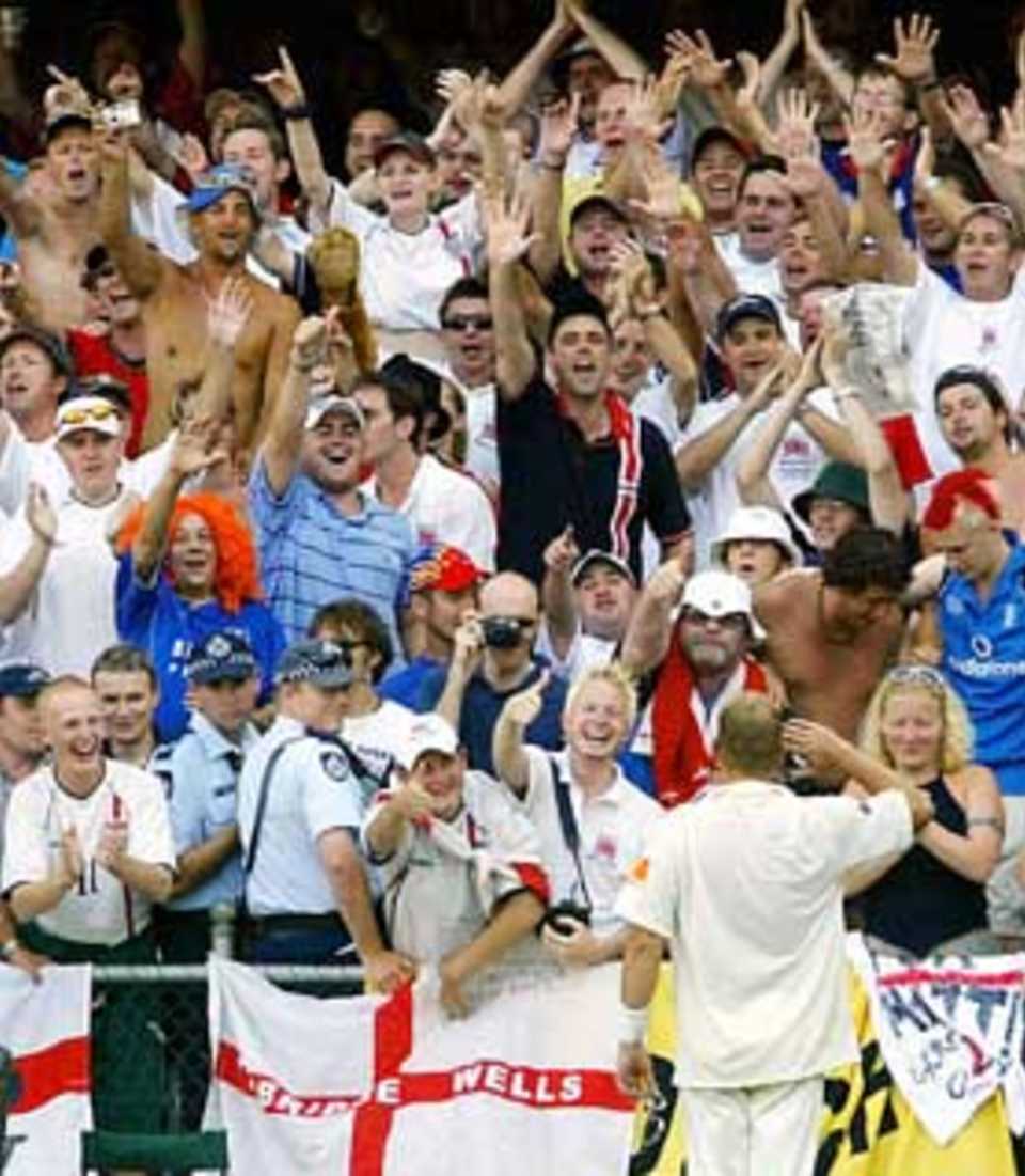 Warne salutes English fans after Australia won the first Test