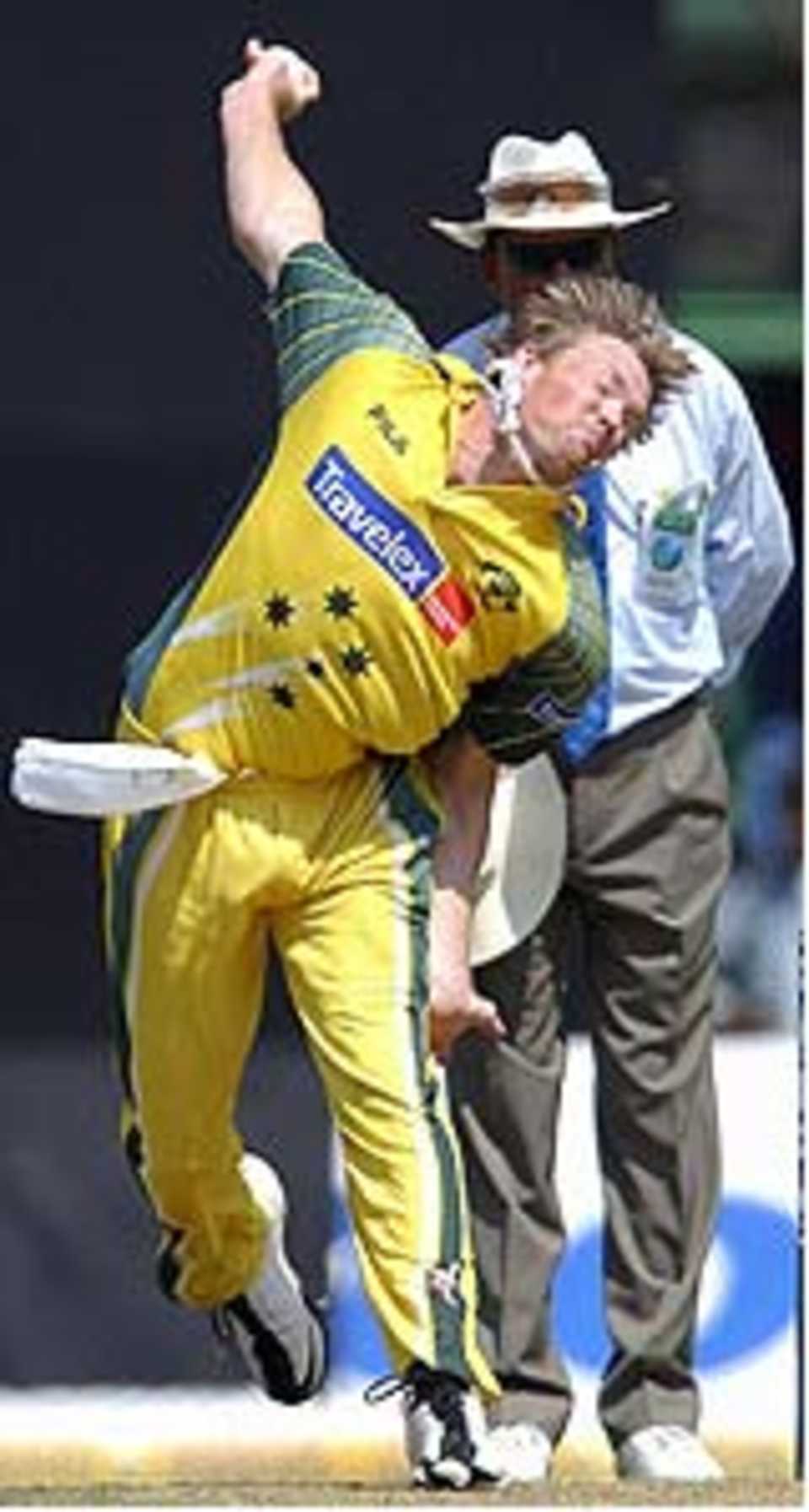 Brad Williams rocked the New Zealand top order, Australia v New Zealand, 5th ODI, TVS Cup, Pune, 3rd November, 2003