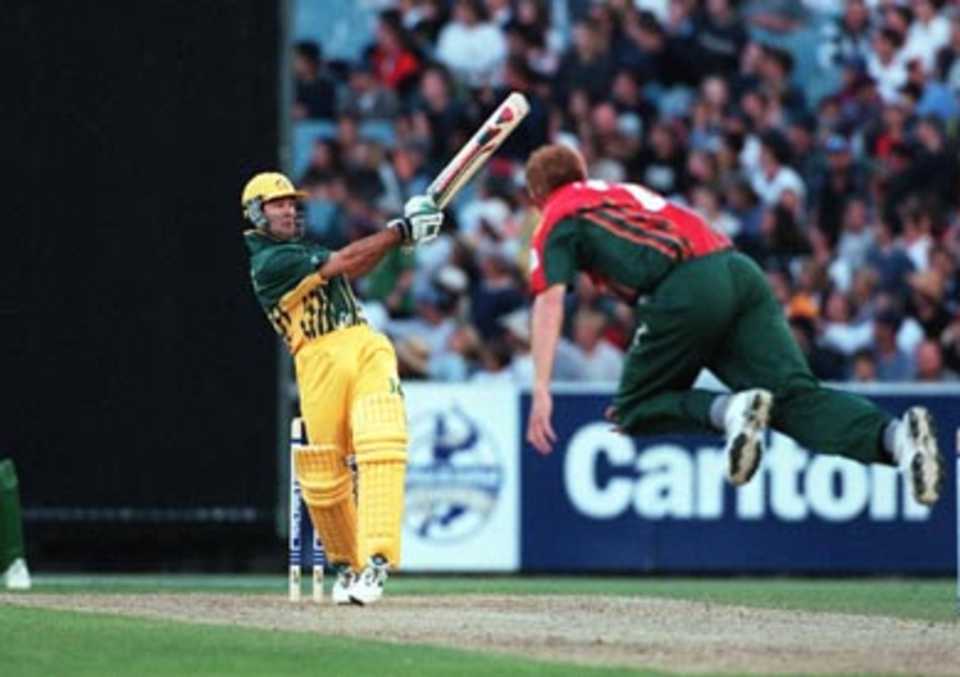 Ricky Ponting hooks. Carlton & United One-Day Series, South Africa v Australia, Melbourne Cricket Ground December 9th 1997.