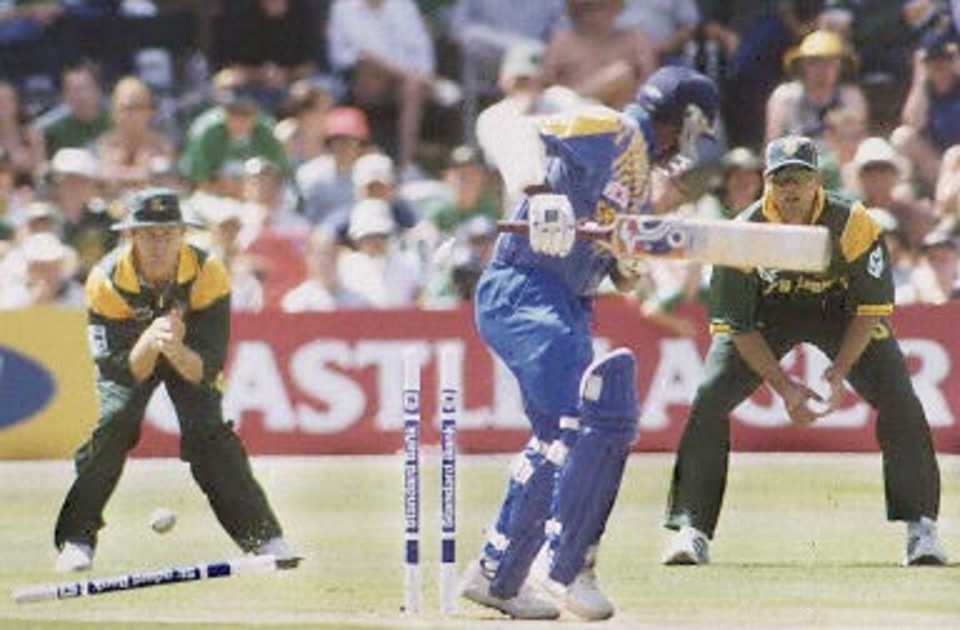 Sri Lanka's batsman Sanath Jarasuriya is bowled out 15 December 2000, during the One Day International test match between South Africa and Sri Lanka at the Saint George's cricket ground in Port Elizabeth. Watching behind are South African fielders Lance Klusener (L) and Jacques Kallis.