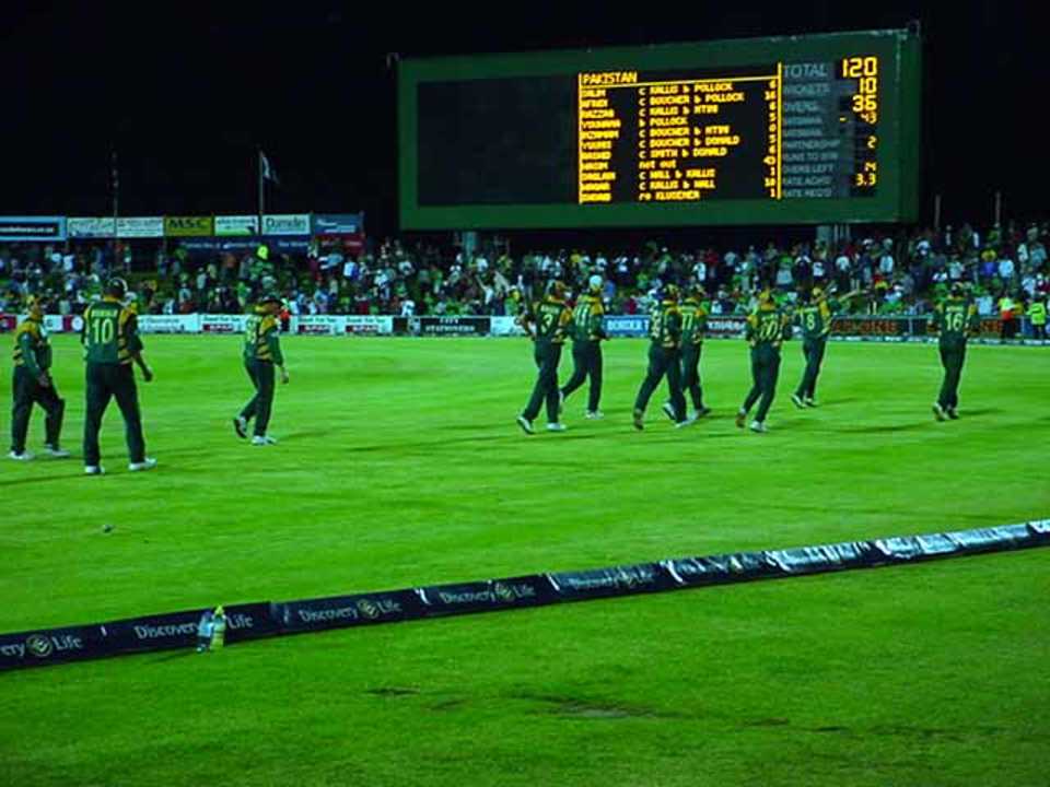 South Africa v Sri Lanka, 3rd One-Day International, 13th December 2002 at East London