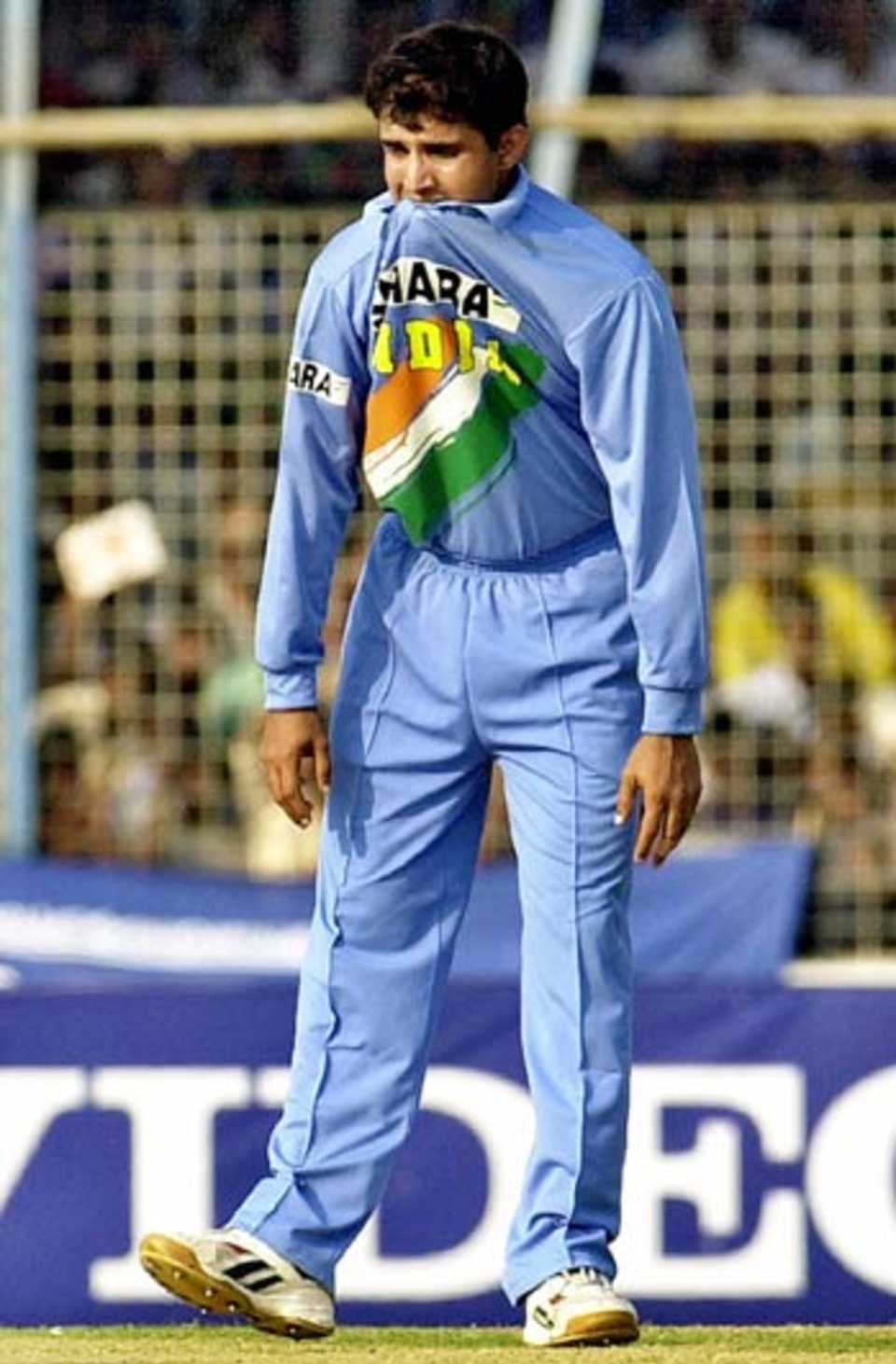 Sourav Ganguly has a bite of his shirt