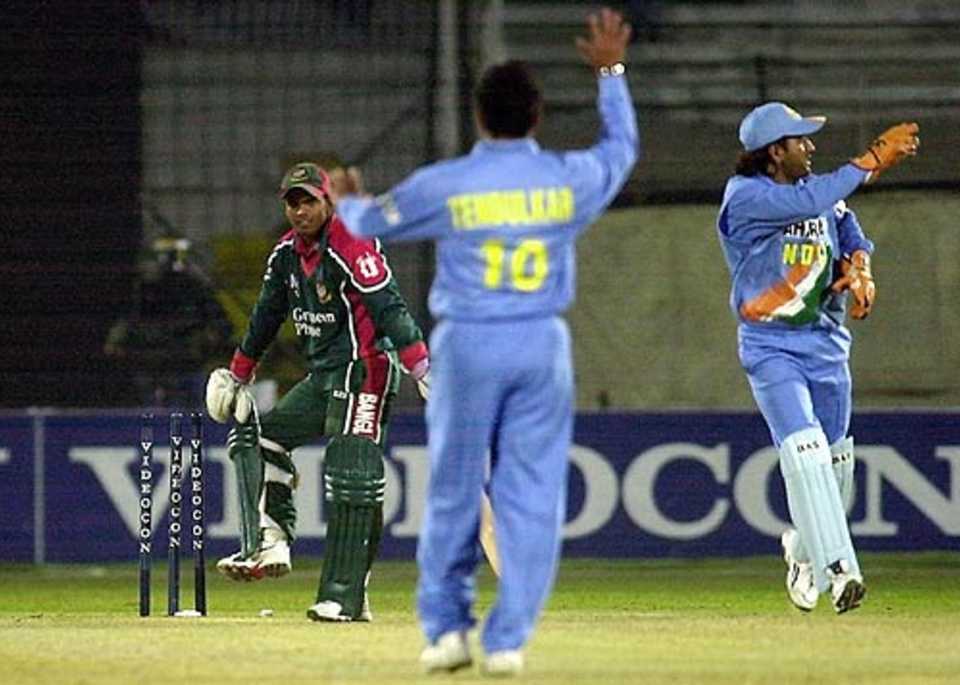 Sachin Tendulkar waves goodbye to Rajin Saleh after dismissing him, Bangladesh v India, 3rd ODI, Dhaka, December 27, 2004