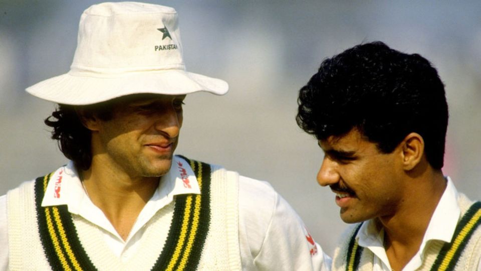 Wasim Akram and Waqar Younis chat, Pakistan v West Indies, 3rd Test, 1st day, December 6, 1990