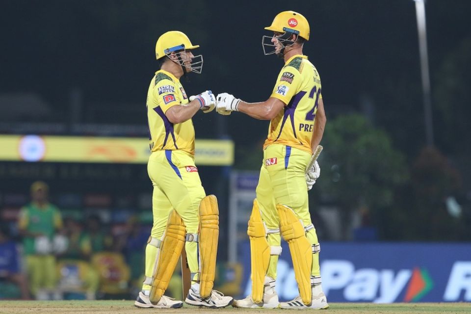 MS Dhoni and Dwaine Pretorius bump fists, Mumbai Indians v Chennai Super Kings, IPL 2022, DY Patil Stadium, April 21, 2022
