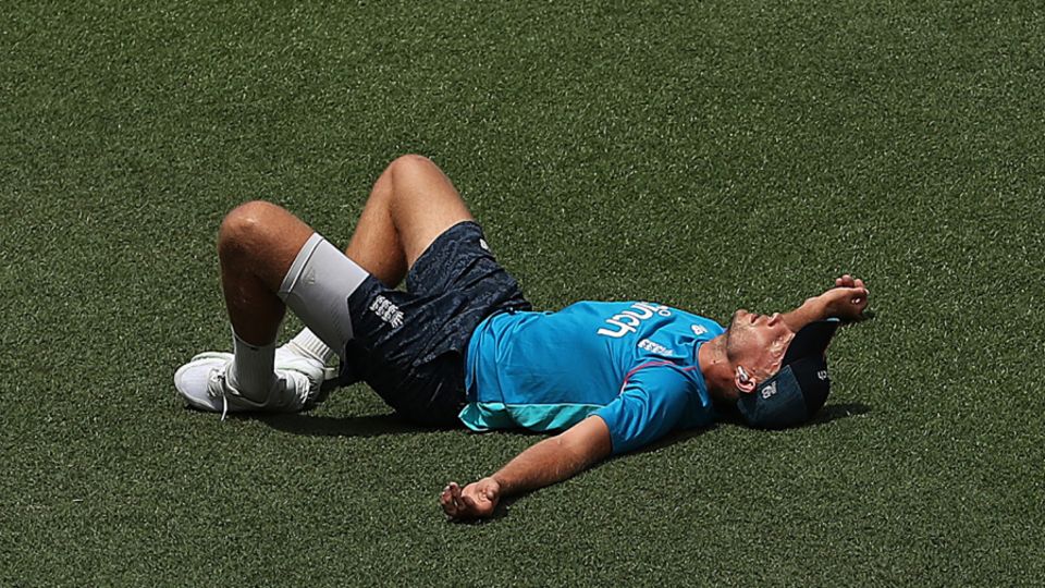 Joe Root stretches during training, Sydney, January 4, 2022