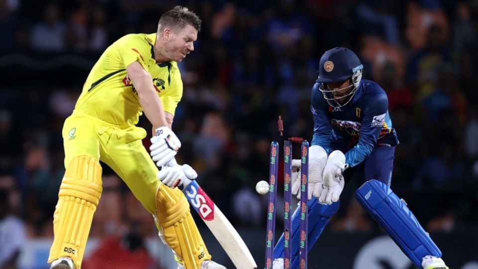 David Warner was beaten by a delivery that skidding through, Sri Lanka vs Australia, 2nd ODI, Pallekele, June 16, 2022
