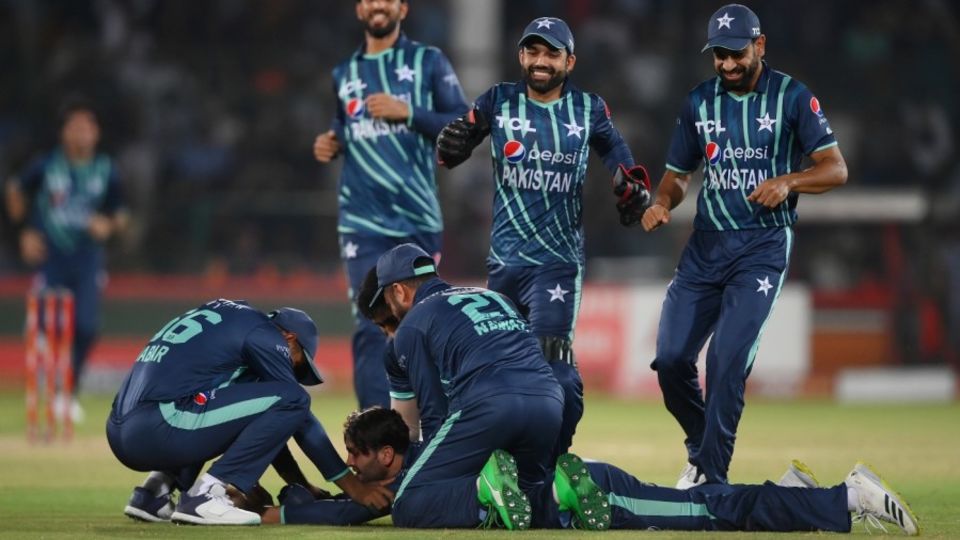 Usman Qadir took a blinding catch to remove Alex Hales, Pakistan vs England, 4th T20I, Karachi, September 25, 2022