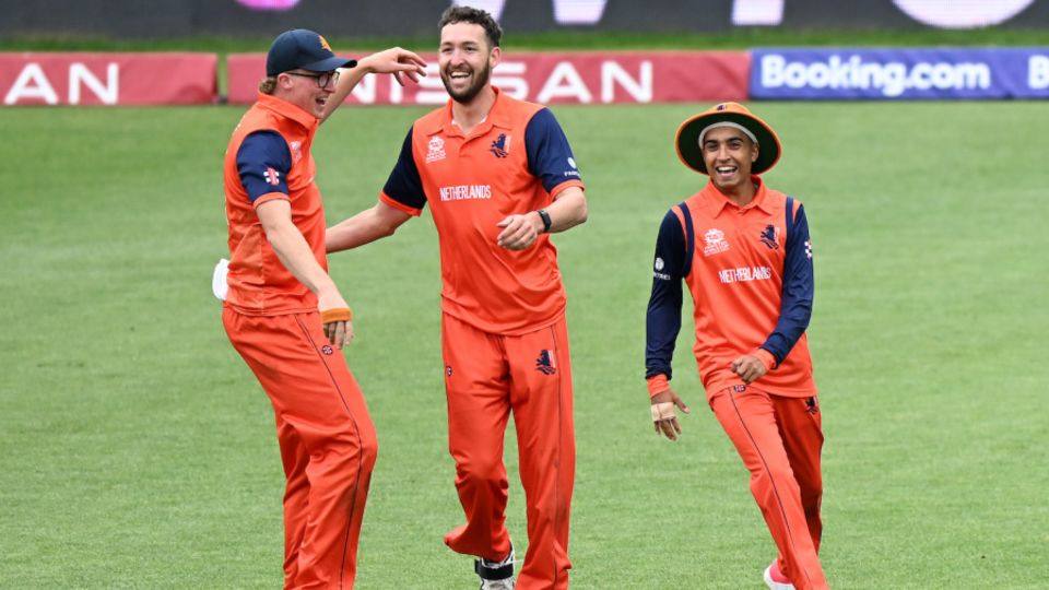 Tim Pringle and Shariz Ahmad join in on Paul van Meekeren's celebrations, Bangladesh vs Netherlands, ICC Men's T20 World Cup 2022, Hobart, October 24, 2022
