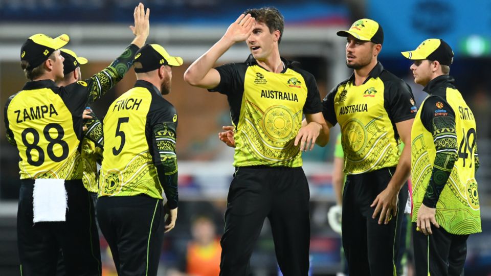 Pat Cummins is congratulated after he got rid of Andy Balbirnie, Australia vs Ireland, ICC Men's T20 World Cup 2022, Brisbane, October 31, 2022
