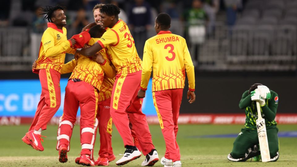 Zimbabwe's players can't hide their emotions after beating Pakistan by one run, Pakistan vs Zimbabwe, Perth, T20 World Cup, October 27, 2022