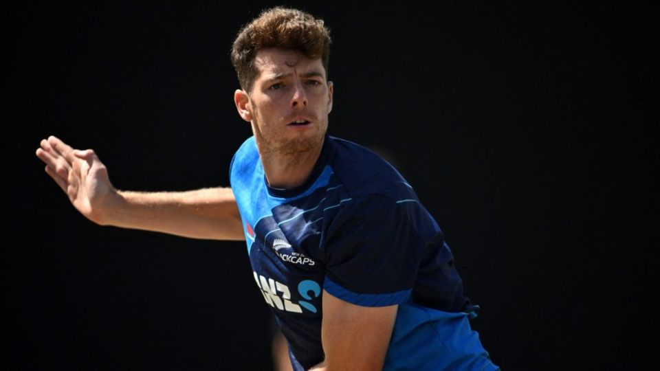 Mitchell Santner signed for Worcestershire for next summer's T20 Blast.