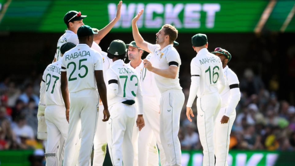 Anrich Nortje is congratulated by team-mates after he removed Usman Khawaja, Australia v South Africa, 1st Test, Brisbane, 1st day, December 17, 2022
