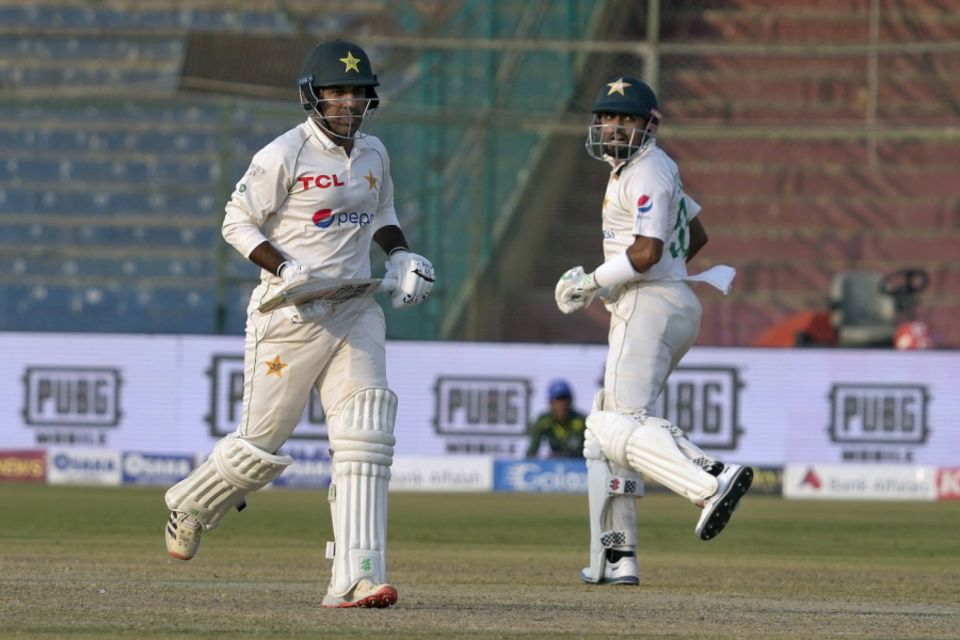 Sarfaraz Ahmed and Babar Azam take a run during their mammoth stand, Pakistan vs New Zealand, 1st Test, Karachi, 1st Day, December 26, 2022