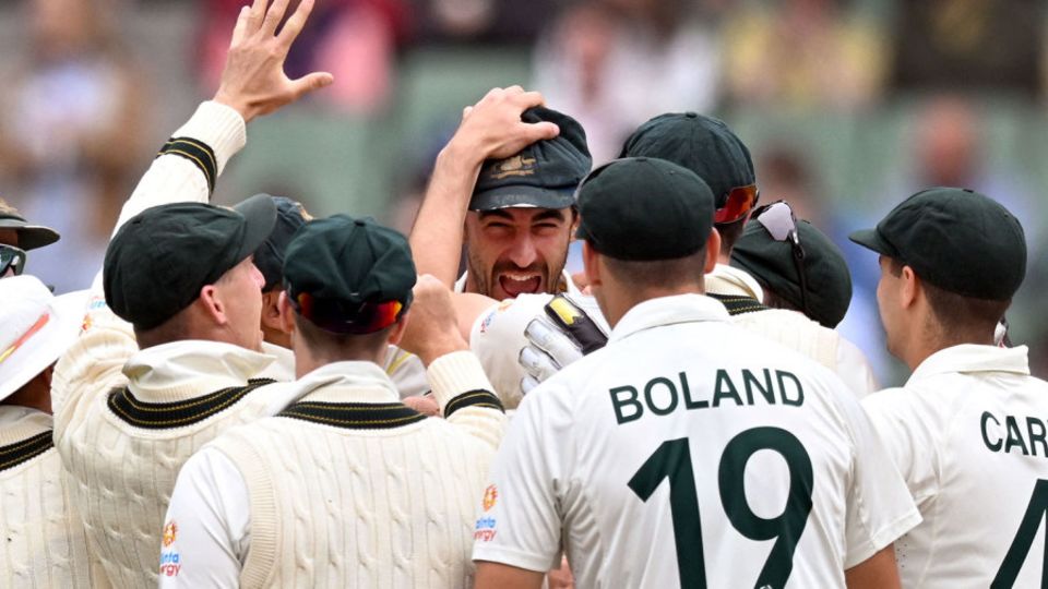 Australia celebrates the wicket of Sarel Erwee, Australia vs South Africa, 2nd Test, Melbourne, 4th day, December 29, 2022