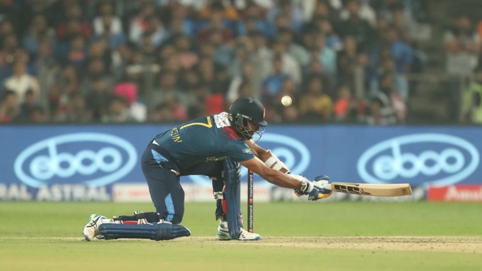 Dasun Shanaka shapes to scoop one away, India vs Sri Lanka, 2nd T20I, Pune, January 5, 2023