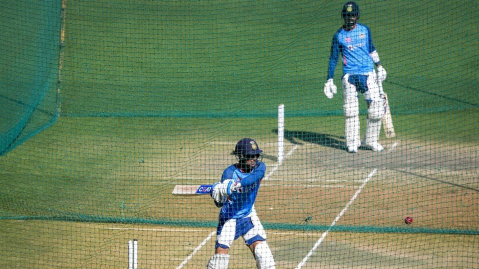 KL Rahul and Shubman Gill bat in adjacent nets in Indore