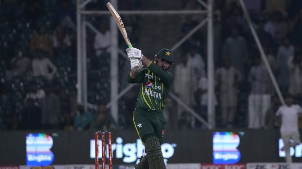 Faheem Ashraf's 27 from 14 balls delayed New Zealand's victory