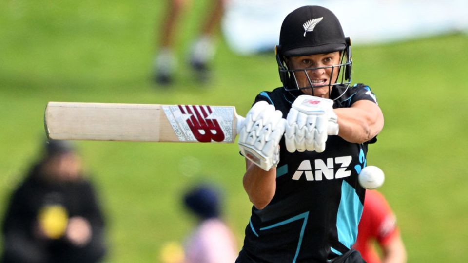 Suzie Bates carried New Zealand's chase
