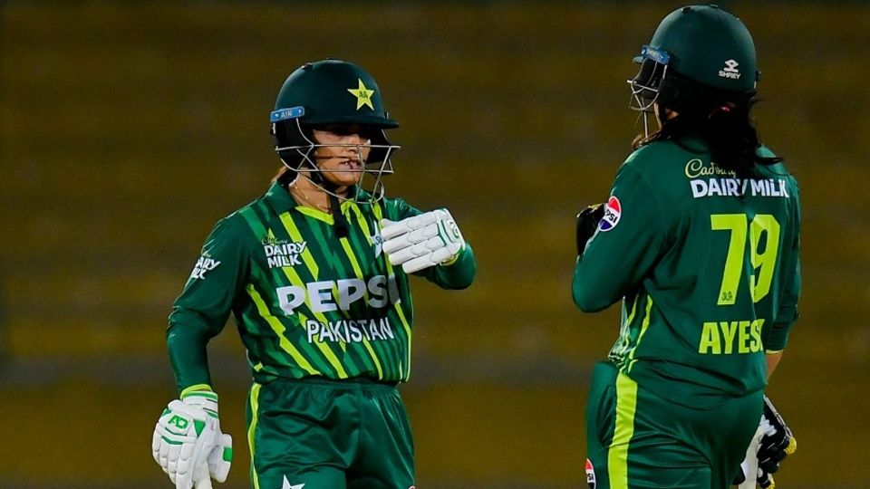 Sidra Ameen and Ayesha Zafar put on 64 for Pakistan