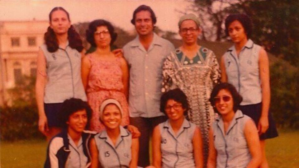 Shireen Kiash (seated, extreme right) and Rusi Jeejeebhoy (standing, centre) at the Calcutta Parsee Club after the women's team had won a tournament