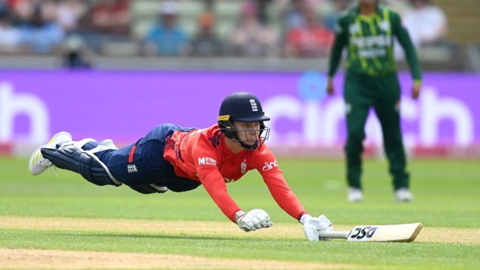 Freya Kemp was run out despite the dive, England vs Pakistan, 1st women's T20I, Birmingham, May 11, 2024