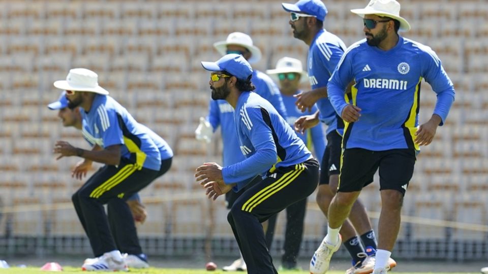 Ravindra Jadeja, Rohit Sharma and other India players keep their eyes on the ball, Chennai, September 16, 2024