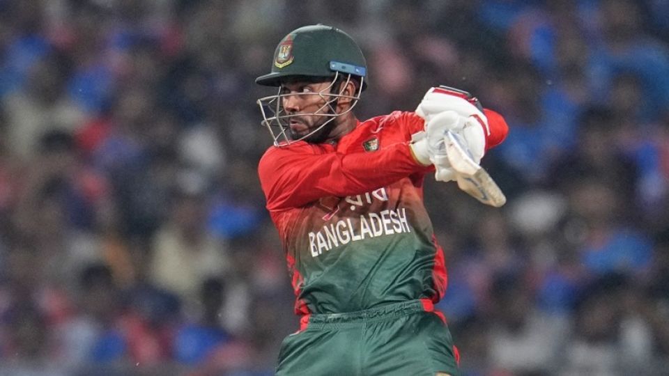 Mehidy Hasan Miraz slaps one away for four, India vs Bangladesh, 1st T20I, Gwalior, October 6, 2024