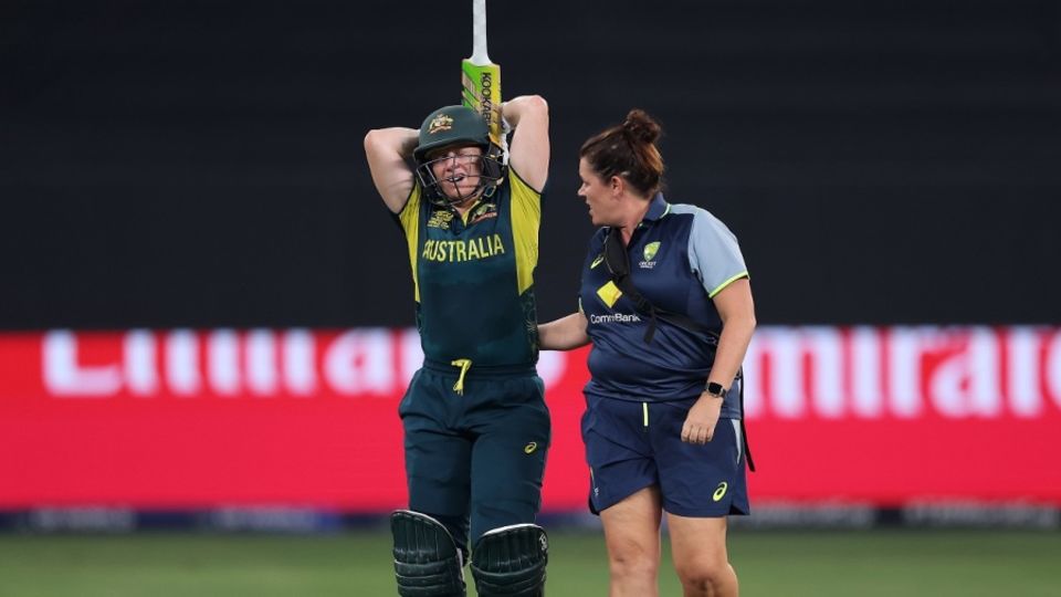 Alyssa Healy hobbled off with a foot injury, Australia vs Pakistan, Women's T20 World Cup, Dubai, October 11, 2024