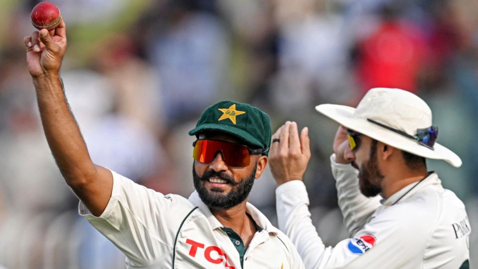 Sajid Khan salutes the crowd after his six-wicket haul, Pakistan vs England, 3rd Test, Rawalpindi, 1st day, October 24, 2024