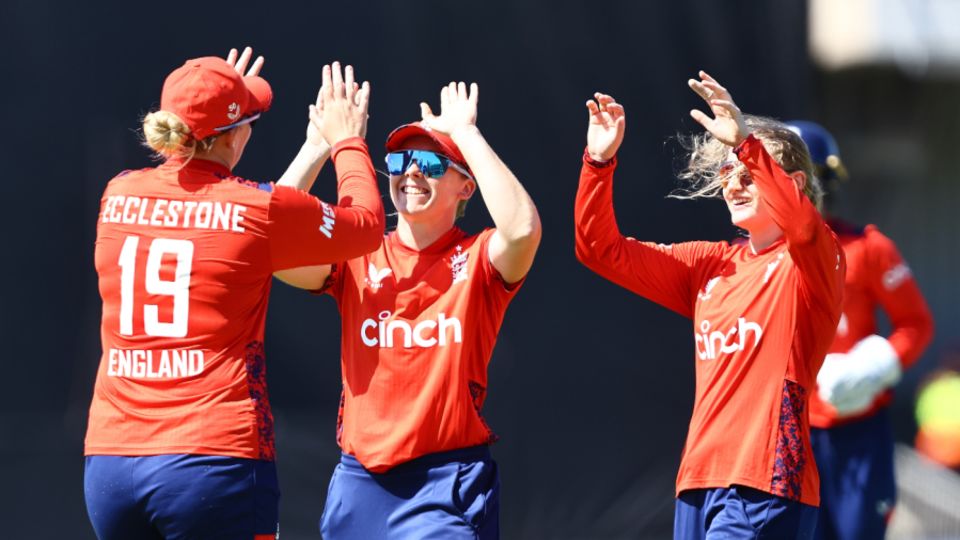 Sophie Ecclestone takes the plaudits after catching Sune Luus, South Africa vs England, 1st Women's T20I, East London, November 24, 2024