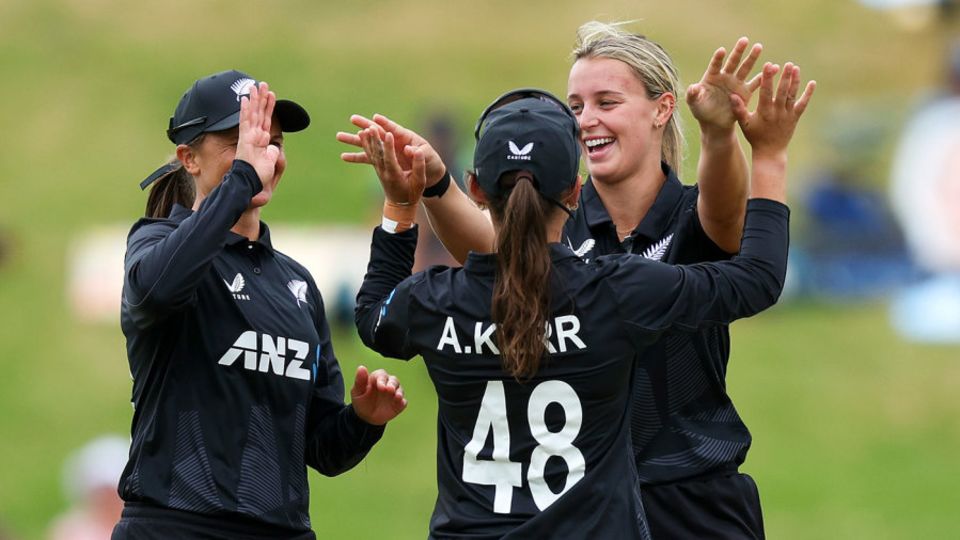 Molly Penfold made key inroads into Australia's top order, New Zealand vs Australia, 2nd ODI, Wellington, December 21, 204