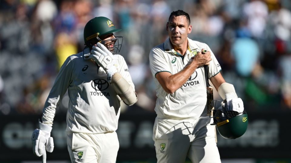 Nathan Lyon and Scott Boland walk off at stumps after keeping India at bay for 110 balls, Australia vs India, 4th Test, Melbourne, 4th day, December 29, 2024