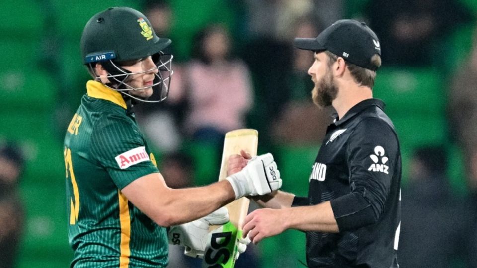 David Miller and Kane Williamson catch up after the match, New Zealand vs South Africa, Champions Trophy semi-final, Lahore, March 5, 2025