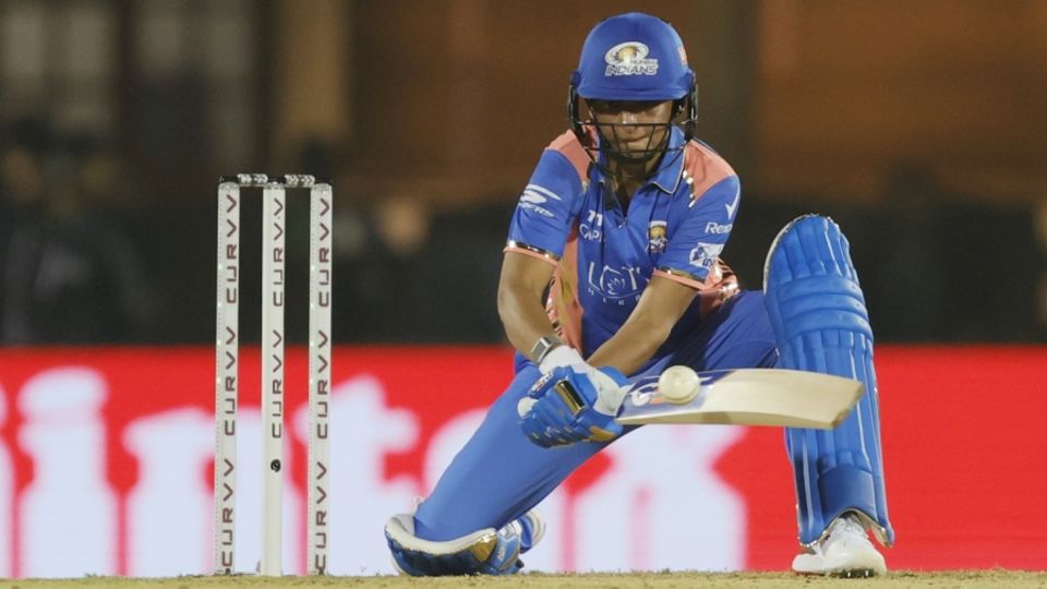 The reverse sweep from Harmanpreet Kaur... from the back of the bat, Gujarat Giants vs Mumbai Indians, WPL, Brabourne, Mumbai, March 10, 2025