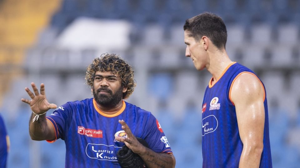 Lasith Malinga makes a point to Bevon Jacobs, Mumbai, March 14, 2025
