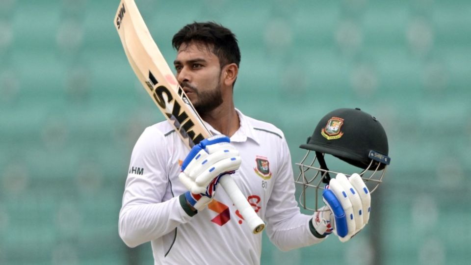 Mehidy Hasan Miraz brought up his century with a No. 11 for company, Bangladesh vs Zimbabwe, 2nd Test, Chattogram, 3rd day, April 30, 2025