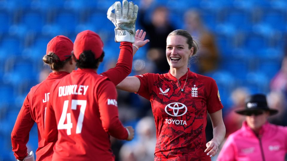 Lauren Bell made the initial breakthrough, England vs West Indies, 2nd women's T20I, Hove, May 23, 2025