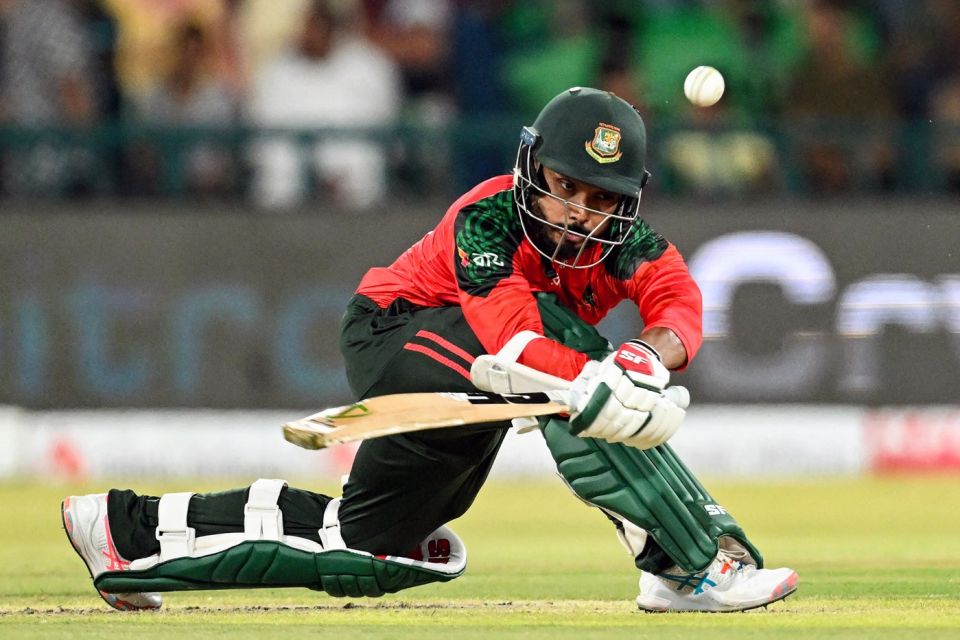 Parvez Hossain Emon plays a sweep, Pakistan vs Bangladesh, 3rd T20I, Lahore, June 1, 2025