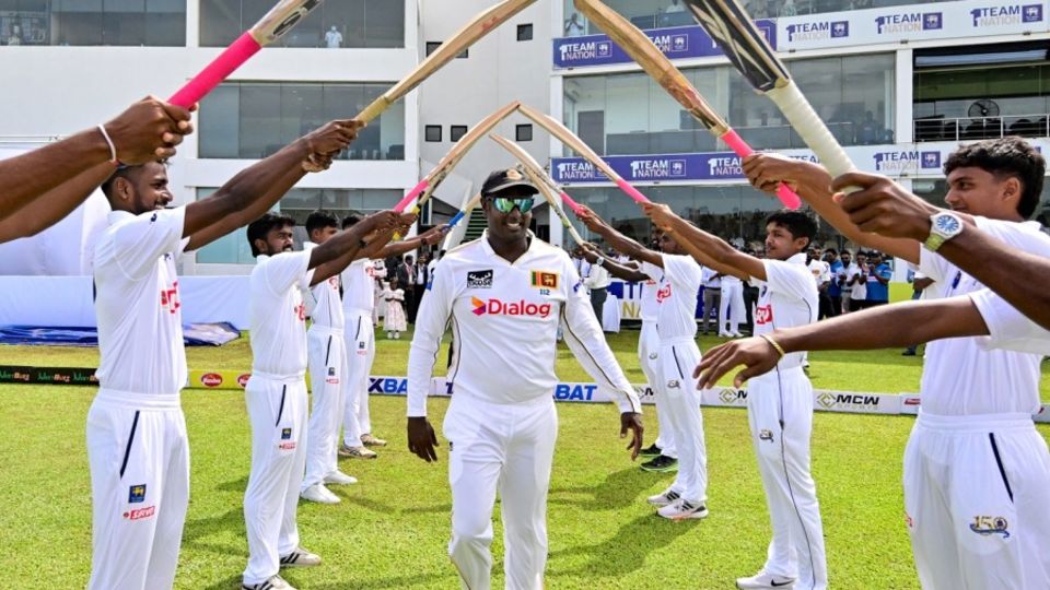 অ্যাঞ্জেলো ম্যাথিউসকে তার শেষ টেস্টে গার্ড অফ অনার দেওয়া হয়