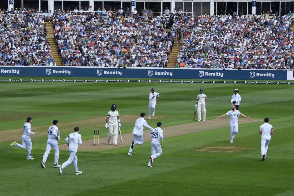 England players celebrate as Chris Woakes has KL Rahul chopping on, England vs India, 2nd Test, Birmingham, Day 2, July 2, 2025