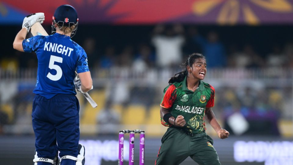 DRS saved Heather Knight twice against Marufa Akter in the first seven overs, Bangladesh vs England, Women's ODI World Cup, Guwahati, October 7, 2025