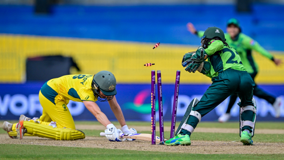 Ellyse Perry was beaten and Sidra Nawaz completed the swift glovework, Australia vs Pakistan, Women's ODI World Cup, Colombo, October 8, 2025
