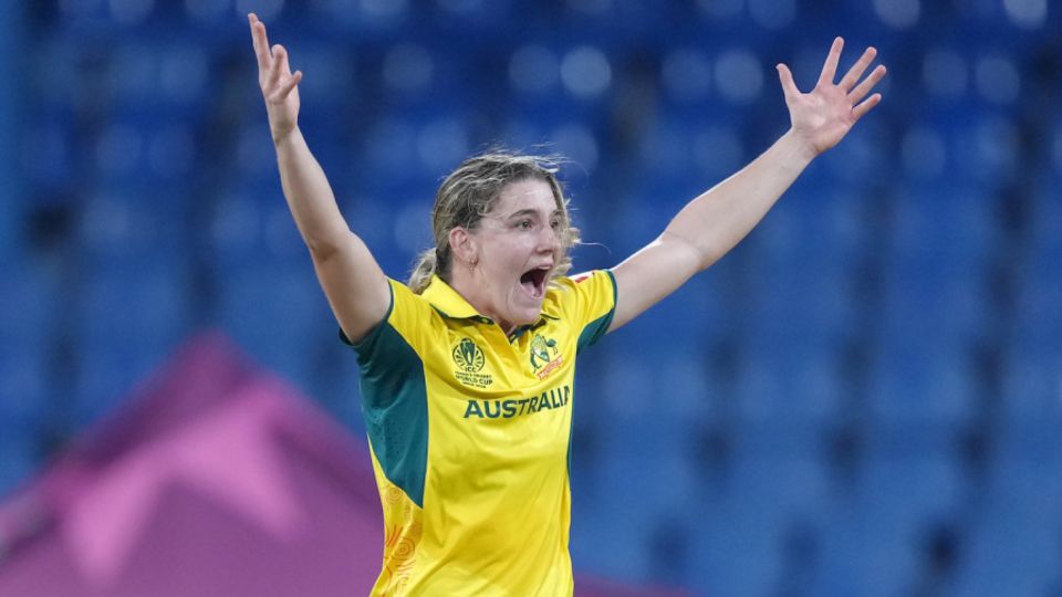 Annabel Sutherland took the first wicket after the powerplay, Australia vs Pakistan, Women's ODI World Cup, Colombo, October 8, 2025