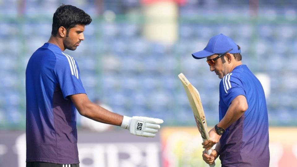 Washington Sundar has a chat with coach Gautam Gambhir, India vs West Indies, 2nd Test, Delhi, 2nd day, October 11, 2025