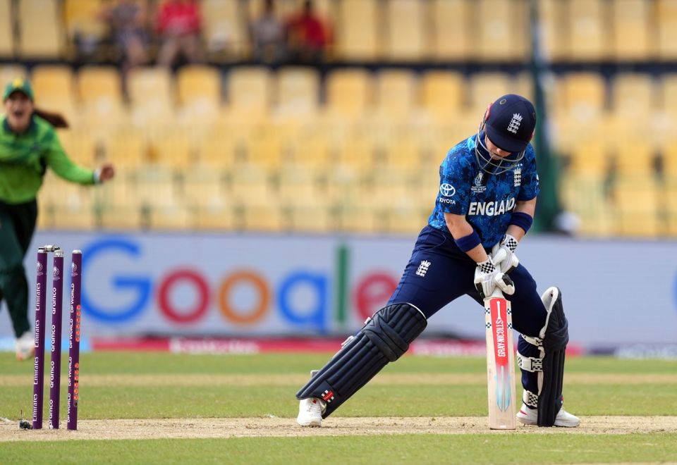 Tammy Beaumont was bowled for 4, England vs Pakistan, Women's World Cup, Colombo, October 15, 2025