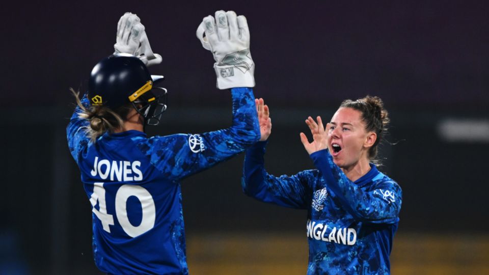 Linsey Smith struck in her second over as Georgia Voll played on, Australia vs England, Women's World Cup, Indore, October 22, 2025