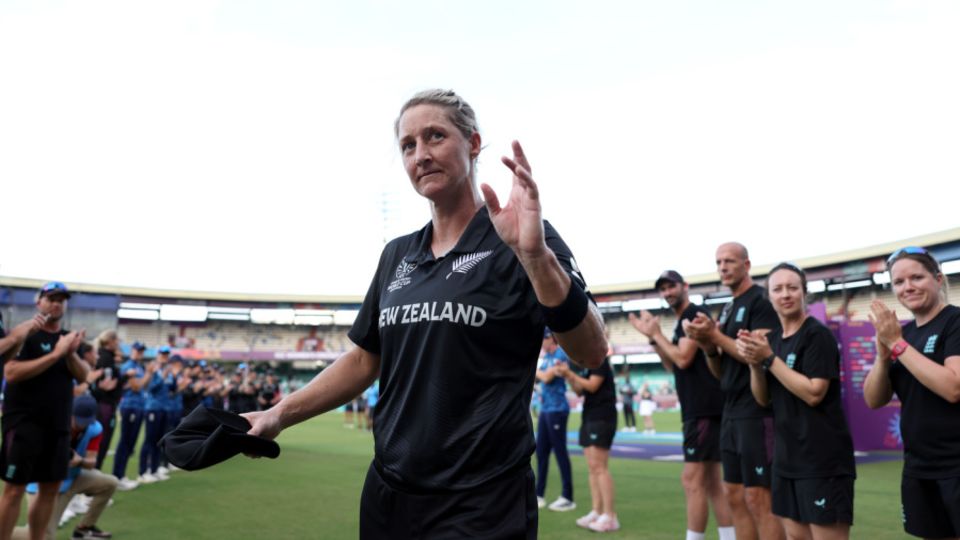 Sophie Devine waves farewell after her final ODI, England vs New Zealand, Women's World Cup, Visakhapatnam, October 26, 2025
